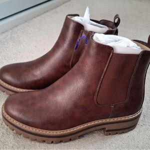 Elegant Brown Leather Heeled Boots